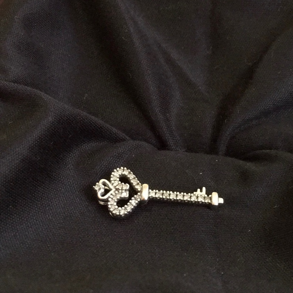 10k key heart pendant with tiny diamonds